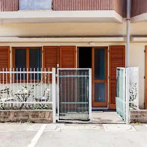  Appartement Open The Classic Wooden Shutters At A Cozy Nest Italie